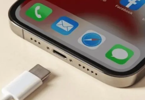 章贡苹果15维修分享iPhone15改USB-C接口后能和安卓用户互借充电器吗